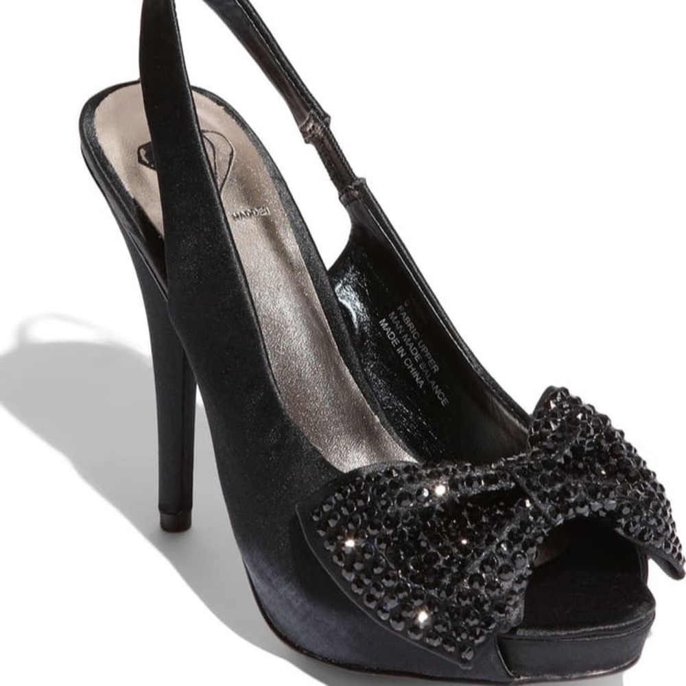 Steve Madden size 6 Black MINNII pumps jewel bow